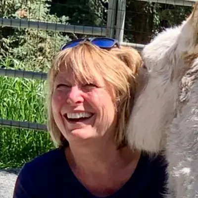 Lynn Moore's headshot